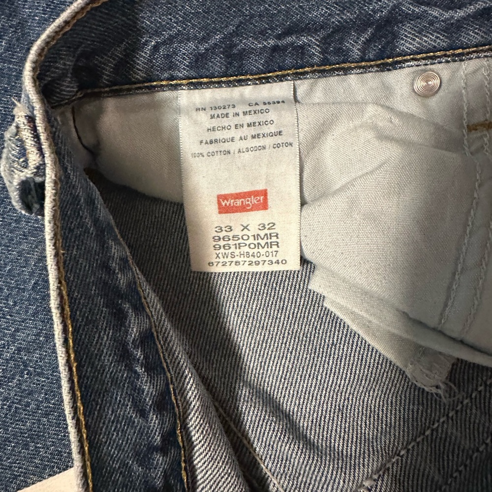 Wrangler Men's Classic Indigo Relaxed Jeans - Picture 2 of 2